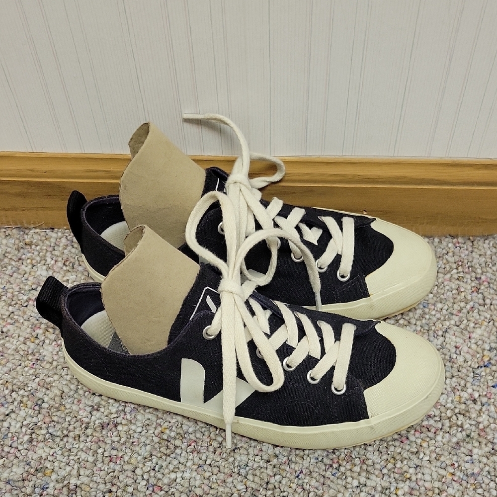 Veja Black & White Casual Nova Fabric Shoes, Euro 38/US 7, Women's Run Big